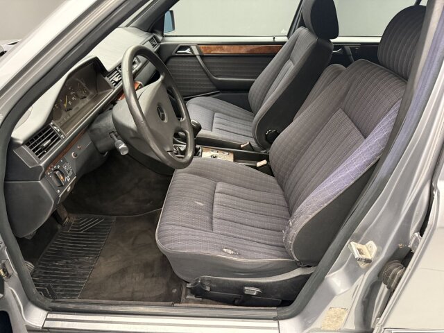 Mercedes-Benz 200