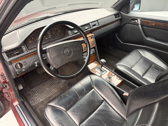 Mercedes-Benz 300