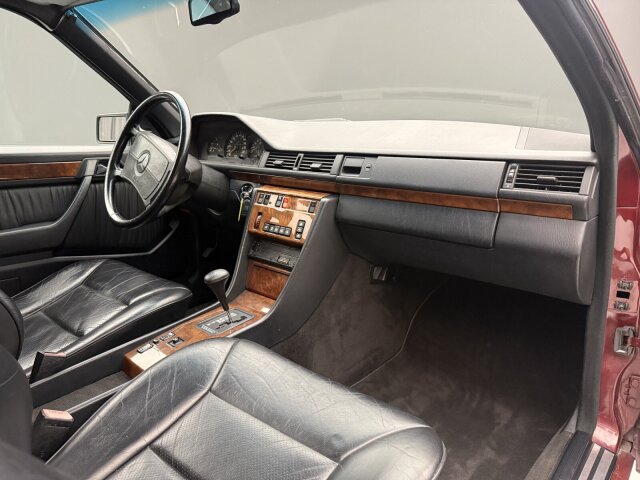 Mercedes-Benz 300