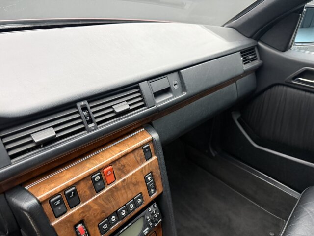 Mercedes-Benz 300