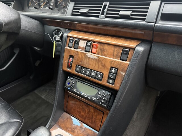 Mercedes-Benz 300