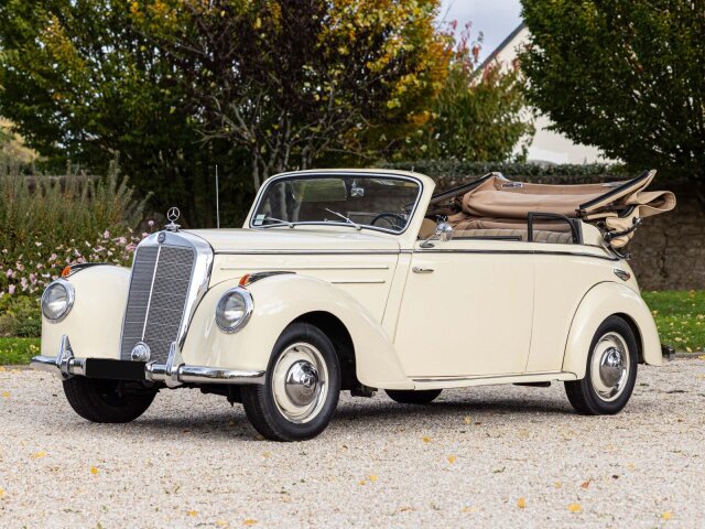Mercedes-Benz 220