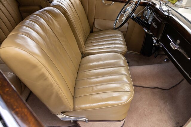 Mercedes-Benz 220