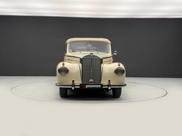 Mercedes-Benz 220