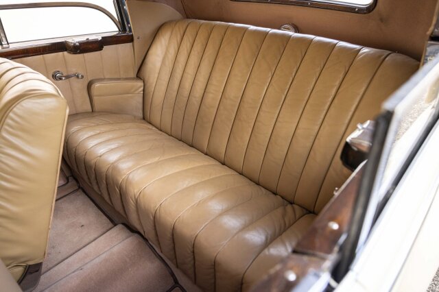 Mercedes-Benz 220
