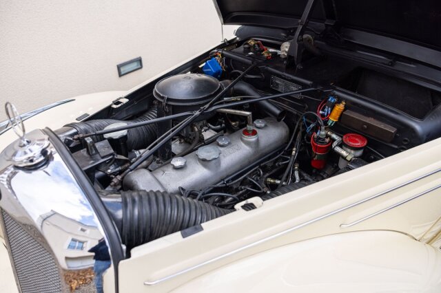Mercedes-Benz 220