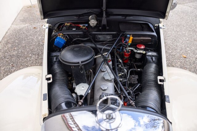 Mercedes-Benz 220