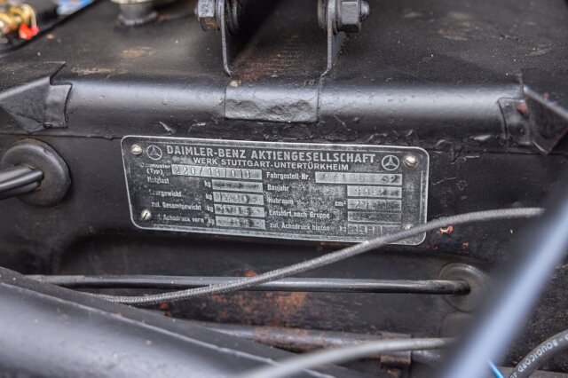 Mercedes-Benz 220