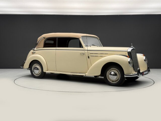 Mercedes-Benz 220