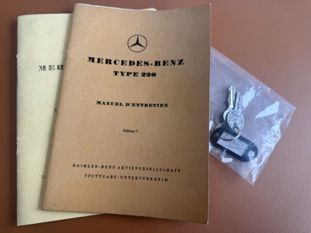 Mercedes-Benz 220
