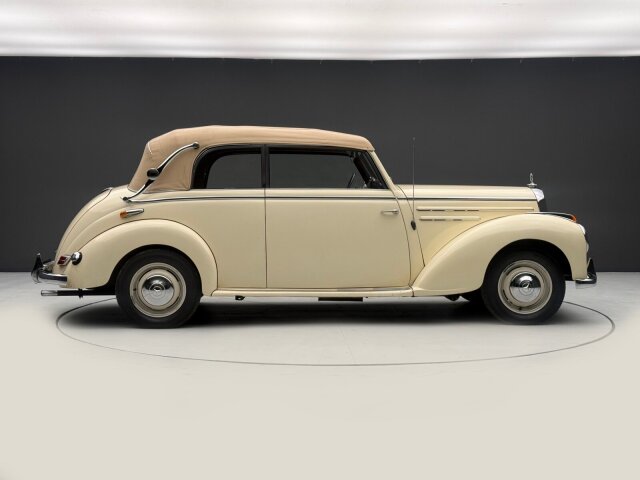 Mercedes-Benz 220