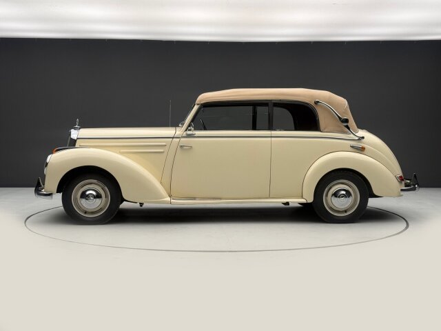 Mercedes-Benz 220