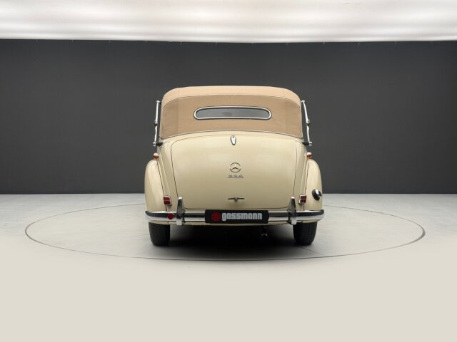 Mercedes-Benz 220