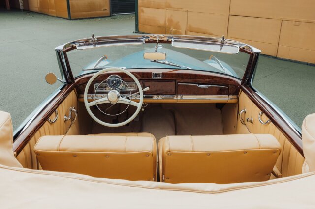 Mercedes-Benz 300