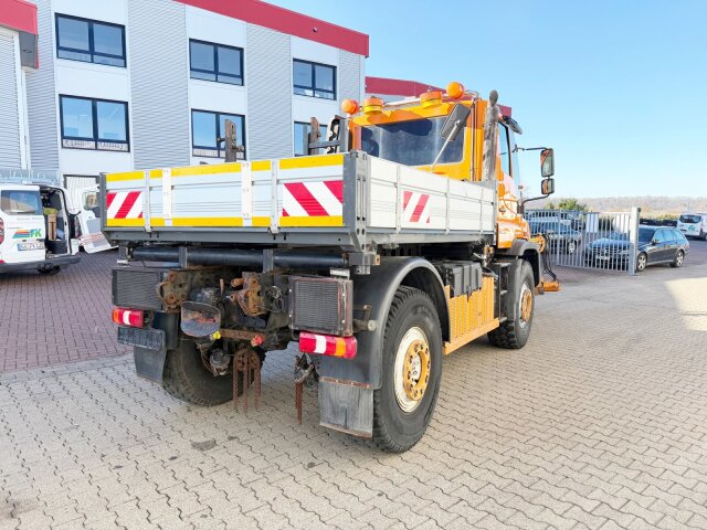 Unimog U