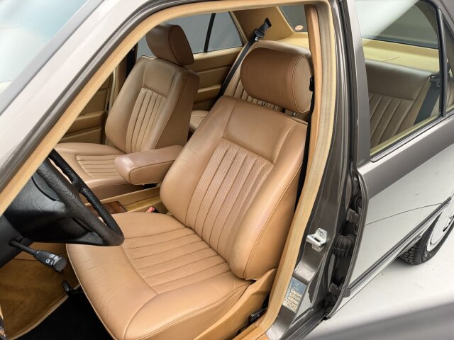 Mercedes-Benz 200