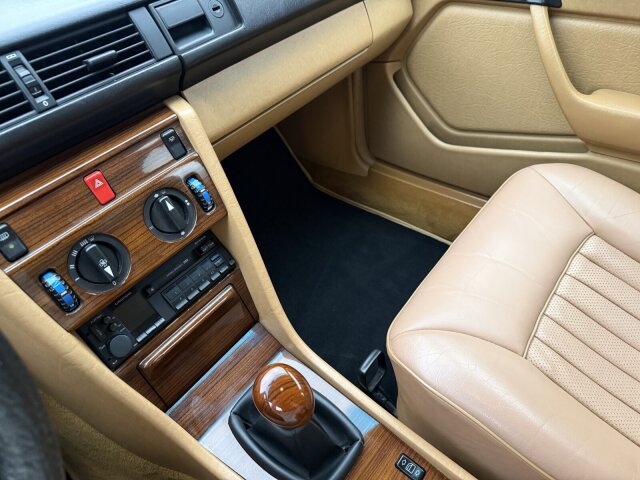 Mercedes-Benz 200