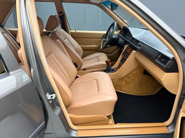 Mercedes-Benz 200