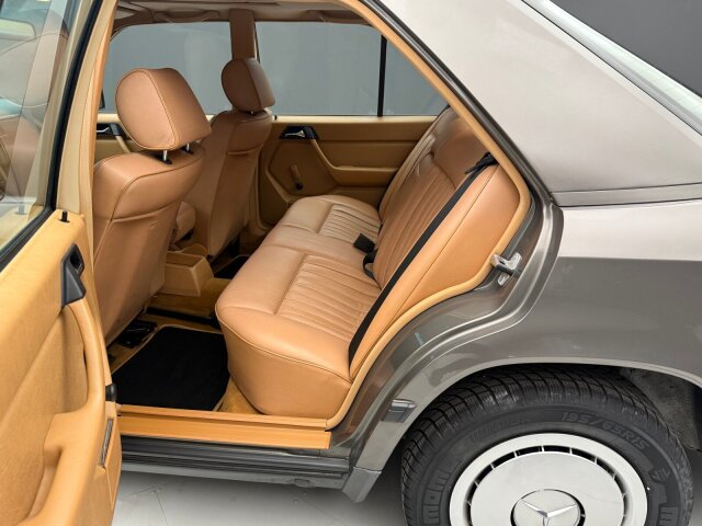 Mercedes-Benz 200