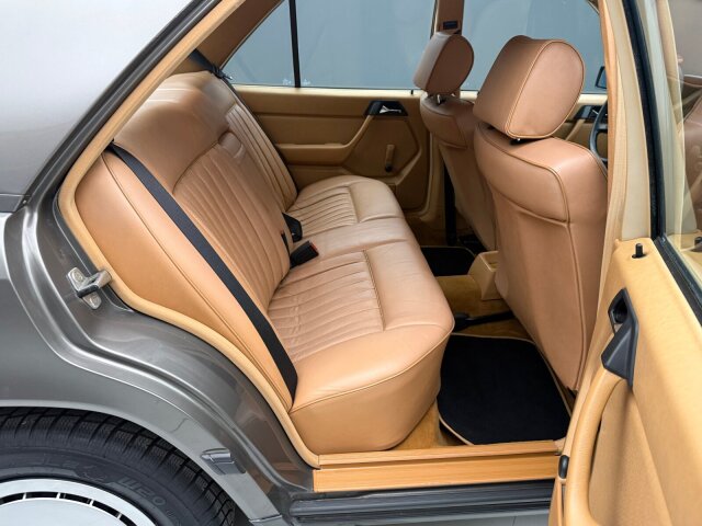 Mercedes-Benz 200