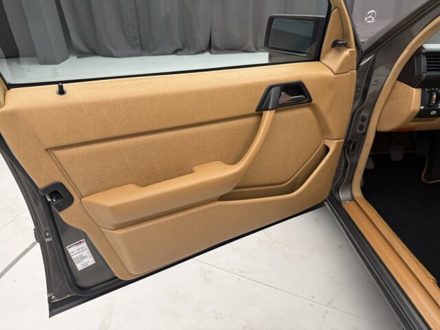 Mercedes-Benz 200