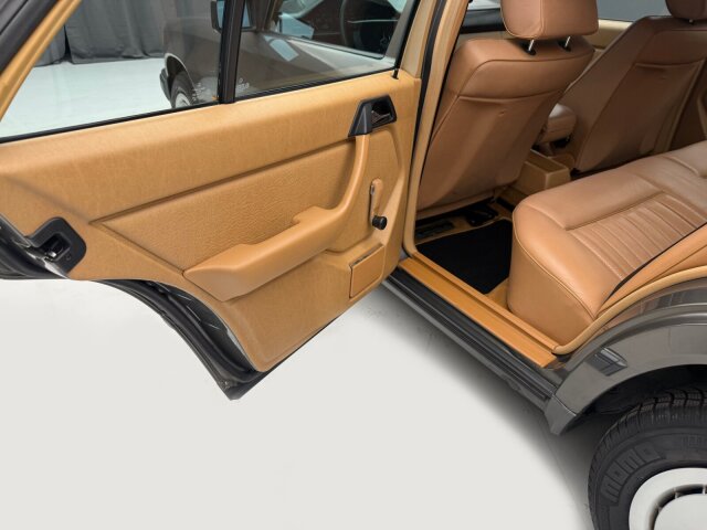 Mercedes-Benz 200
