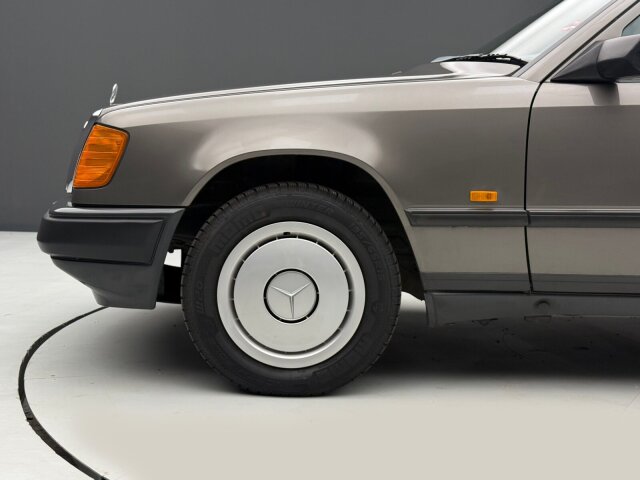 Mercedes-Benz 200
