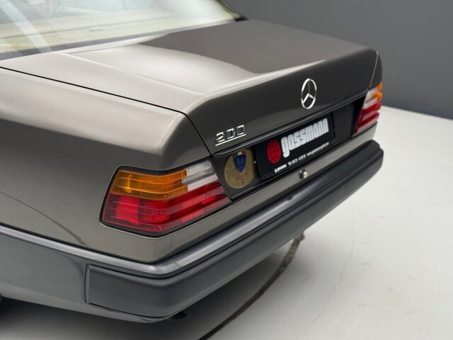 Mercedes-Benz 200