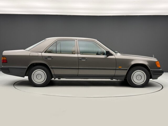 Mercedes-Benz 200
