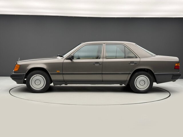 Mercedes-Benz 200