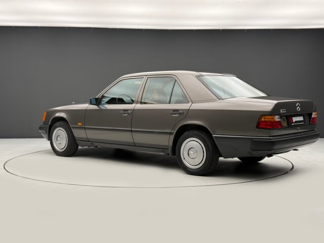 Mercedes-Benz 200