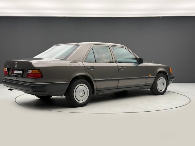 Mercedes-Benz 200