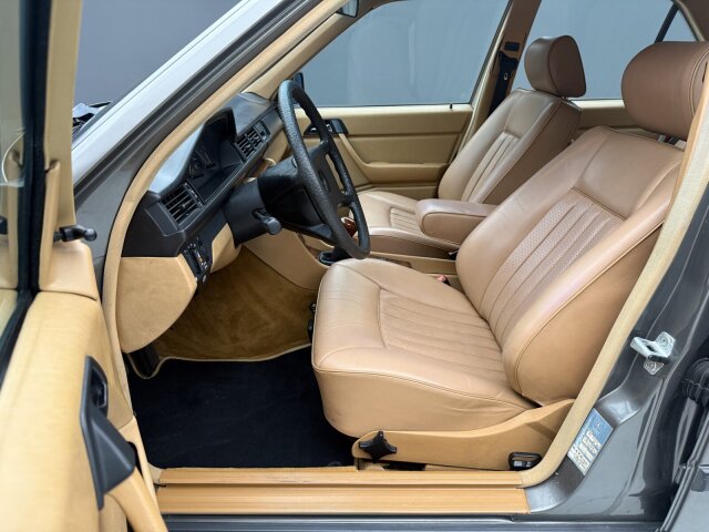 Mercedes-Benz 200