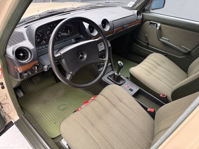 Mercedes-Benz 200