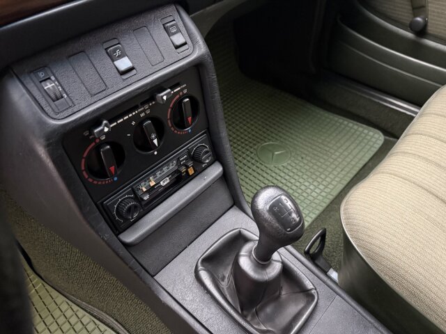 Mercedes-Benz 200