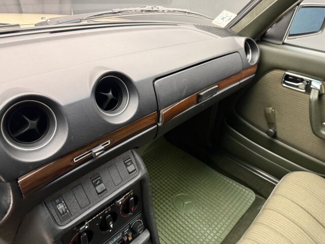 Mercedes-Benz 200