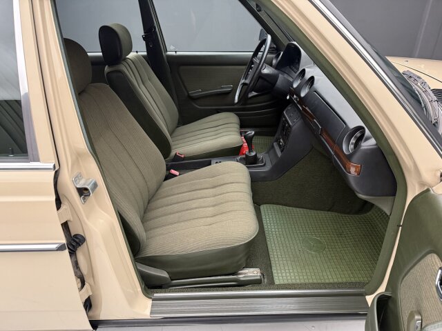 Mercedes-Benz 200