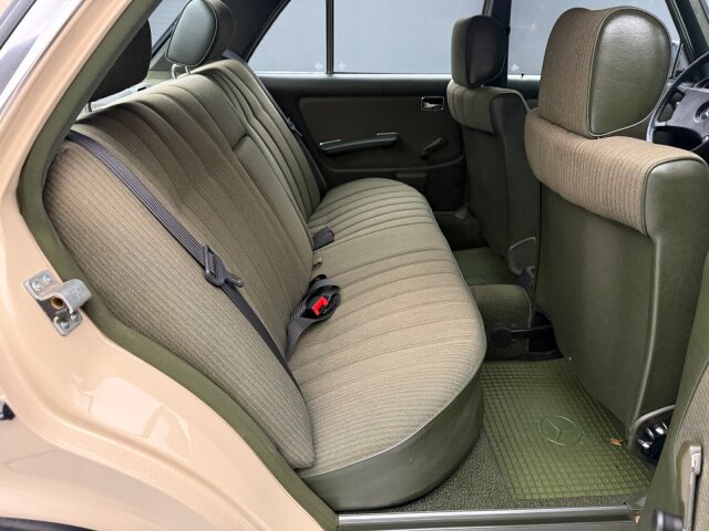 Mercedes-Benz 200
