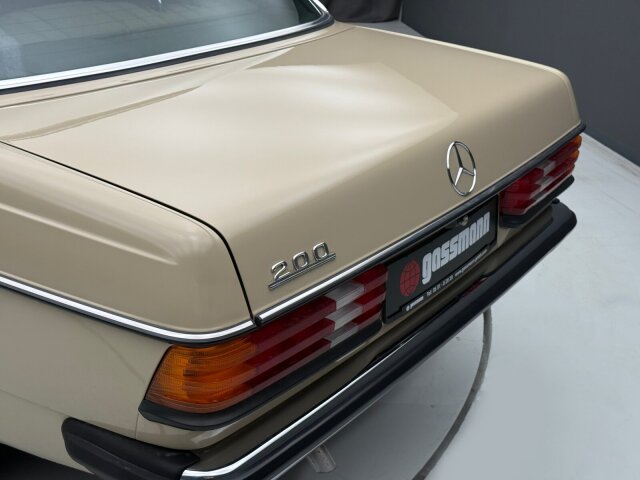 Mercedes-Benz 200