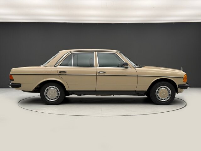 Mercedes-Benz 200