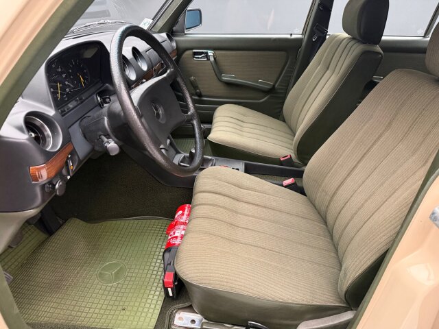 Mercedes-Benz 200