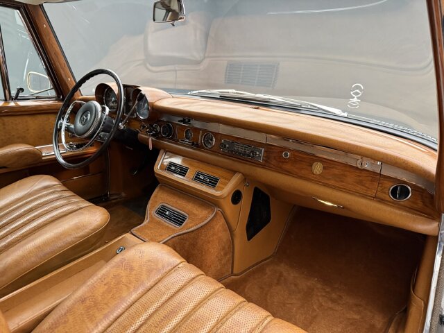 Mercedes-Benz 600