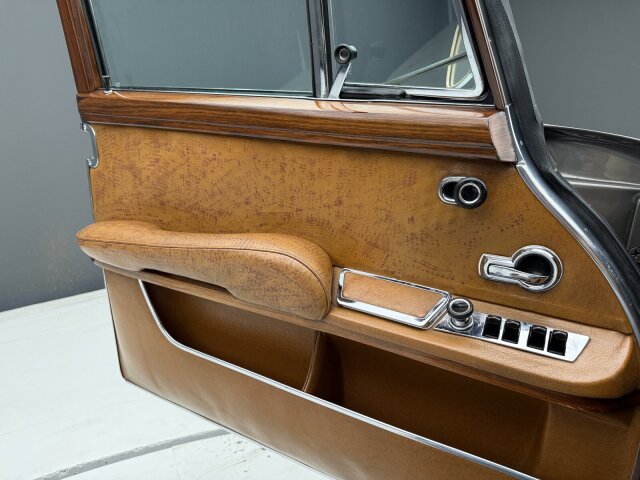 Mercedes-Benz 600