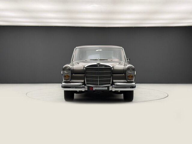 Mercedes-Benz 600