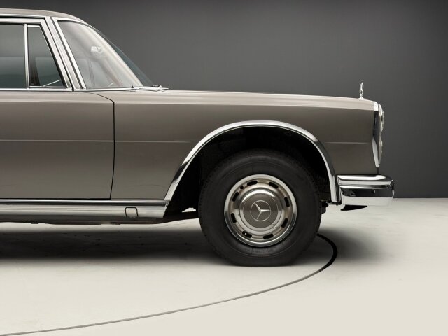 Mercedes-Benz 600