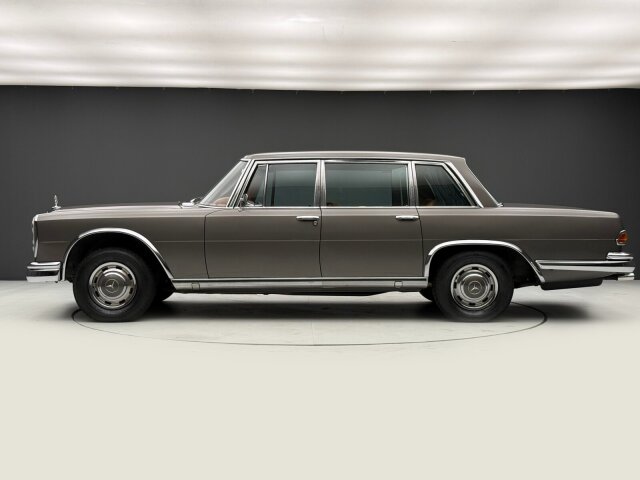 Mercedes-Benz 600