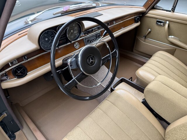 Mercedes-Benz 250