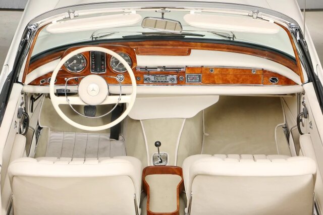 Mercedes-Benz 300 SE