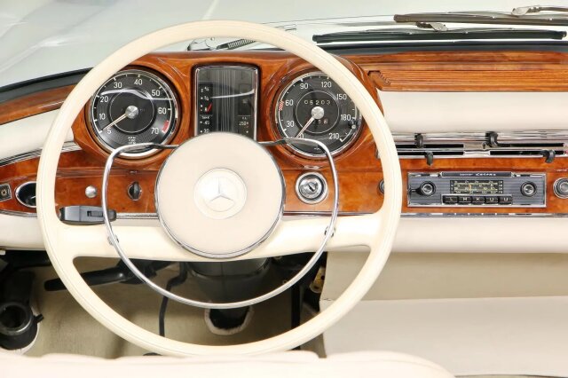 Mercedes-Benz 300 SE