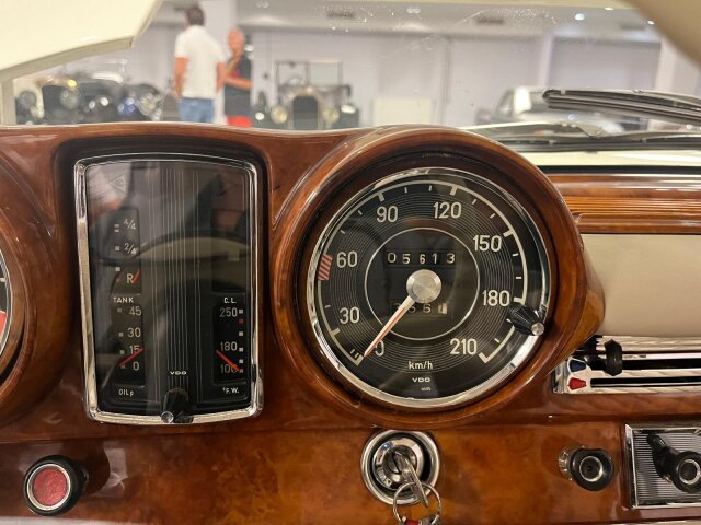 Mercedes-Benz 300 SE